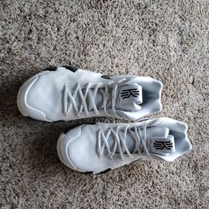 Nike Kyrie 4